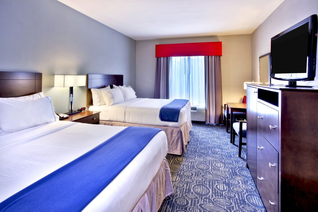 Standard Quadruple room Holiday Inn Express & Suites Oak Ridge, an IHG Hotel