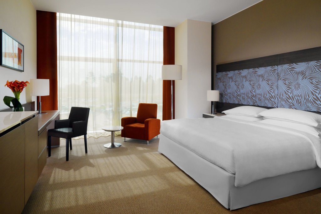 Deluxe Double room Sheraton Milan Malpensa Airport Hotel & Conference Center