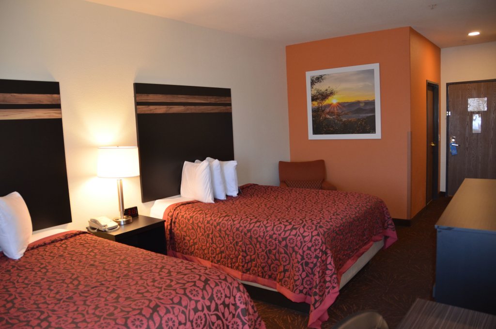 Четырёхместный номер Standard Days Inn & Suites by Wyndham Tucson/Marana