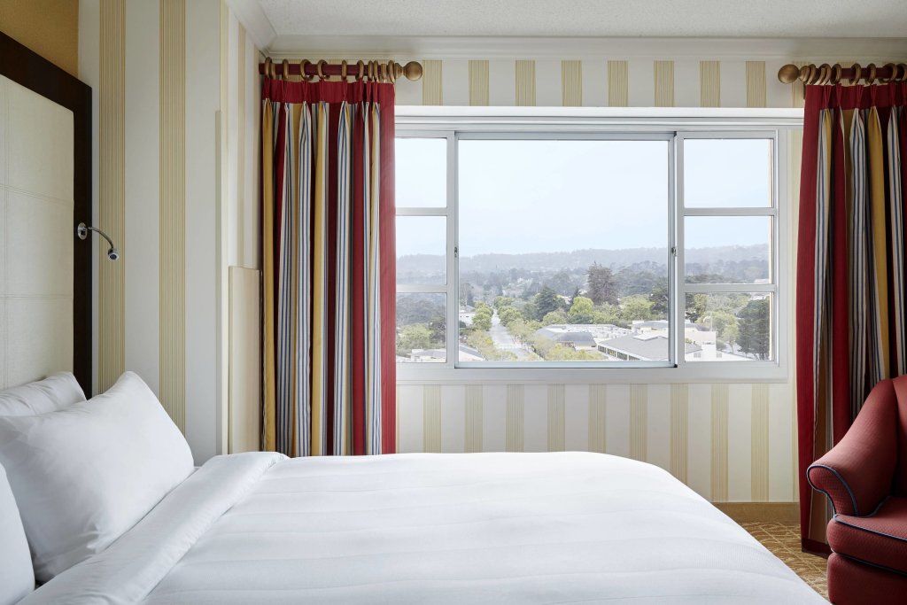 Полулюкс c 1 комнатой Monterey Marriott