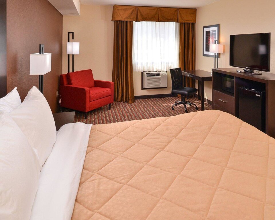 Двухместный люкс c 1 комнатой Quality Inn & Suites Tacoma - Seattle