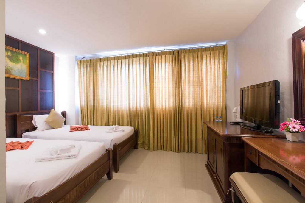 Трёхместный номер Standard Time Out Hotel Patong