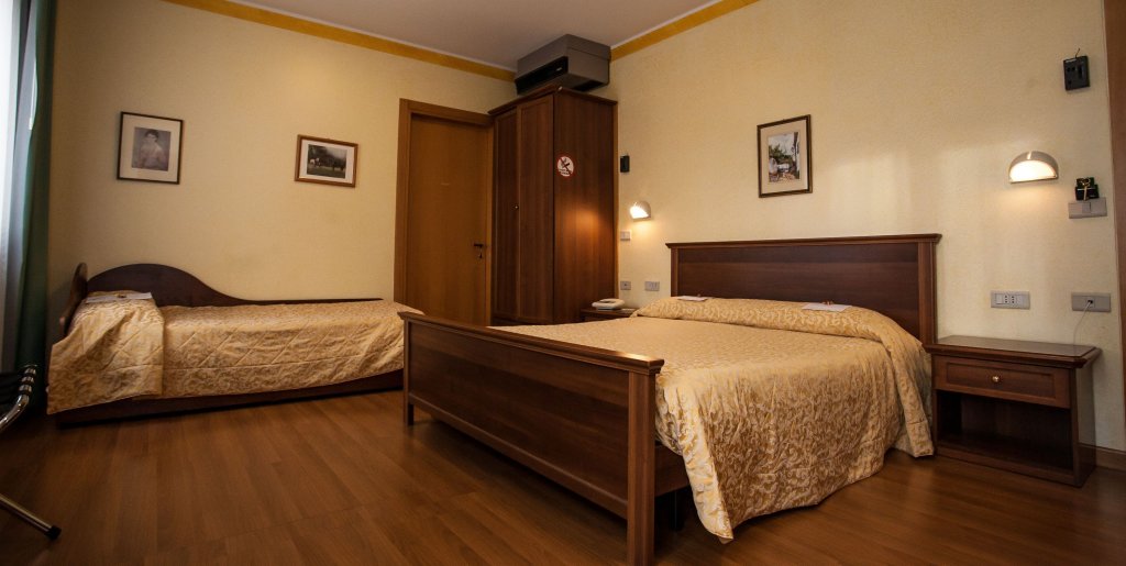 Standard quadruple chambre Hotel Oliva
