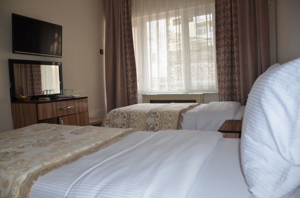 Standard triple chambre avec balcon Hisar Hotel