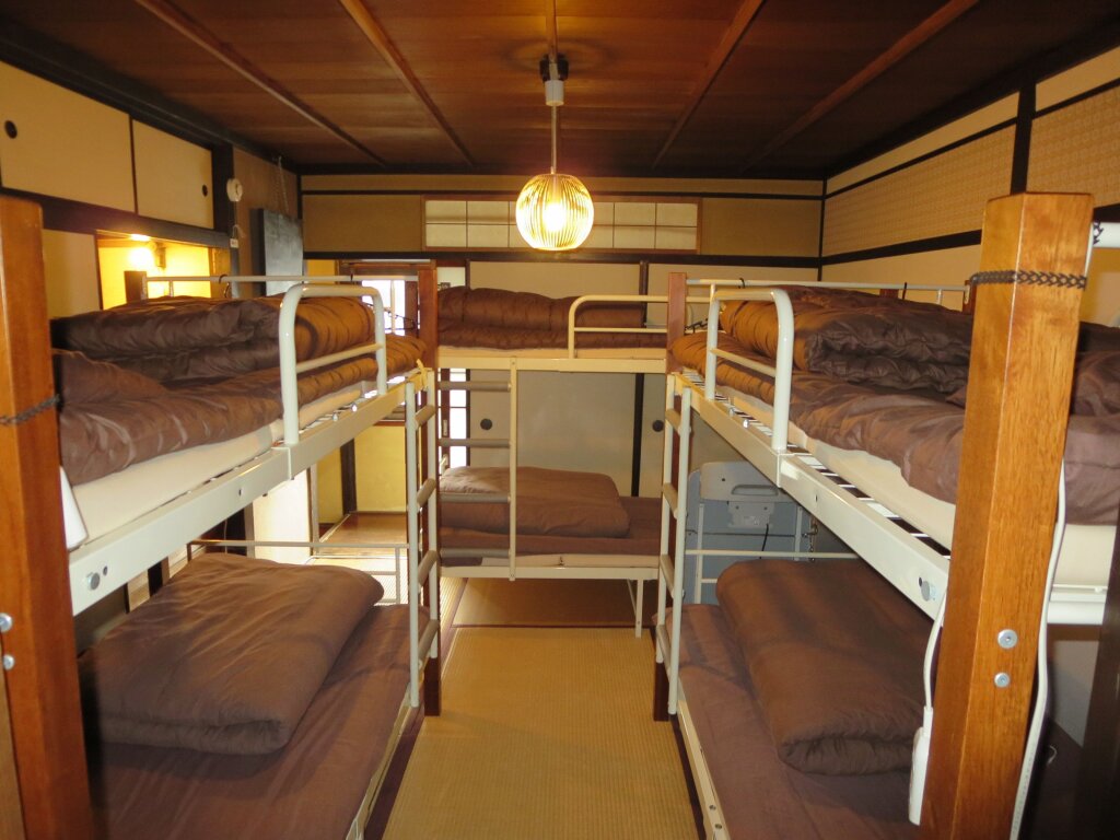 Кровать в общем номере Onomichi Guesthouse Fuji Hostel