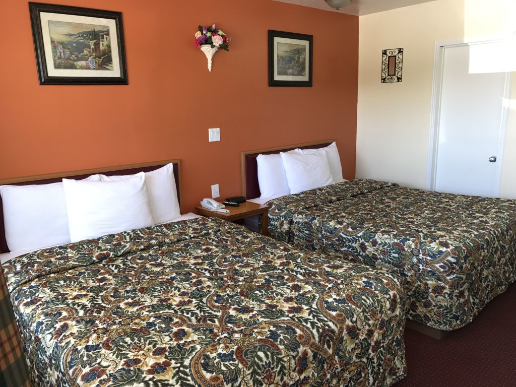 Standard Quadruple room River Mist Inn