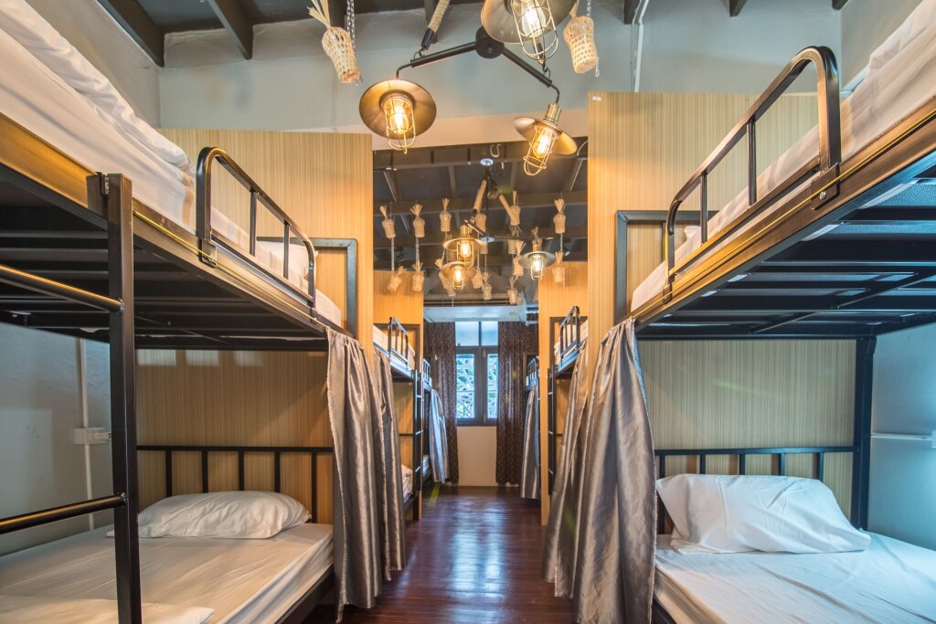 Кровать в общем номере THA Hostel