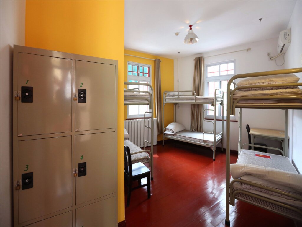 Кровать в общем номере (женский номер) Wheat Youth Hostel Qingdao