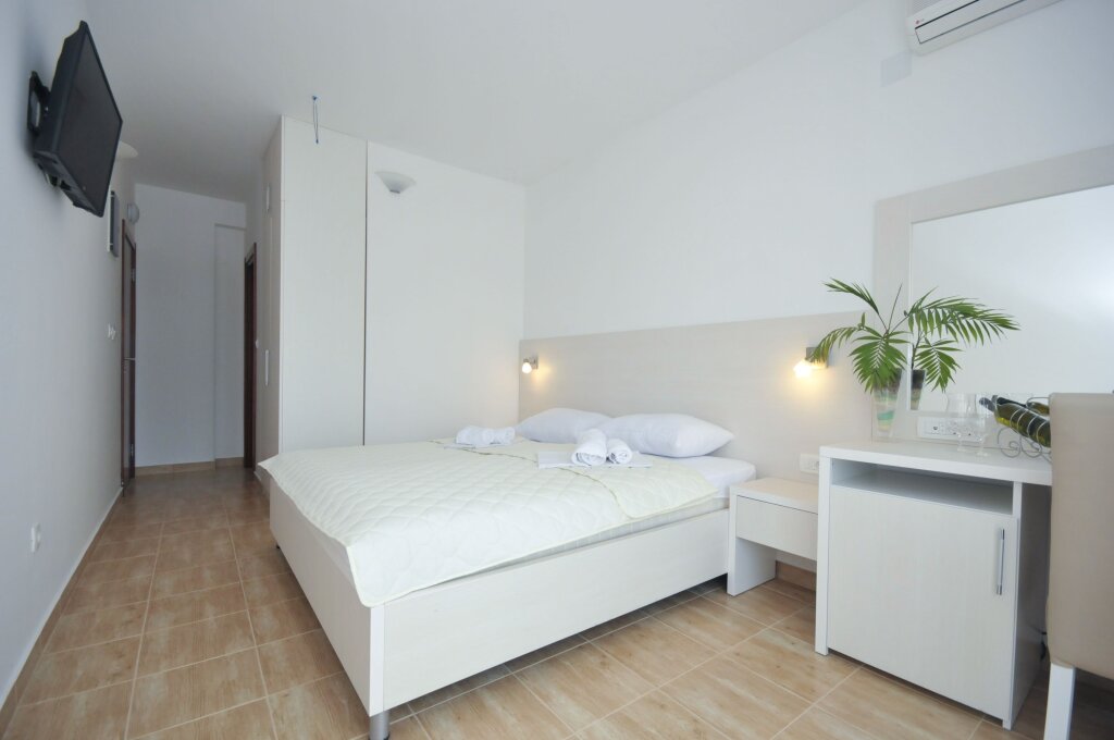 Standard Double room with balcony and with city view Villa Skyprime