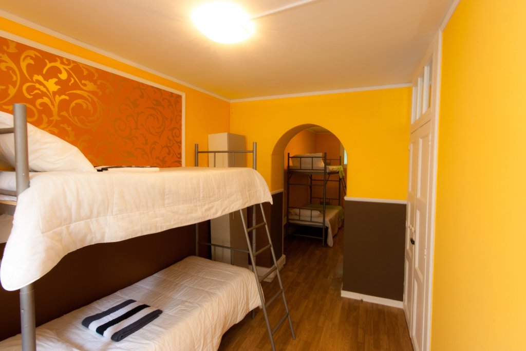 Кровать в общем номере Funchal109 Hostel