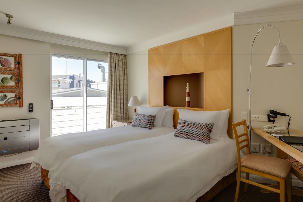 Четырёхместный номер Standard с видом на залив Protea Hotel by Marriott Knysna Quays