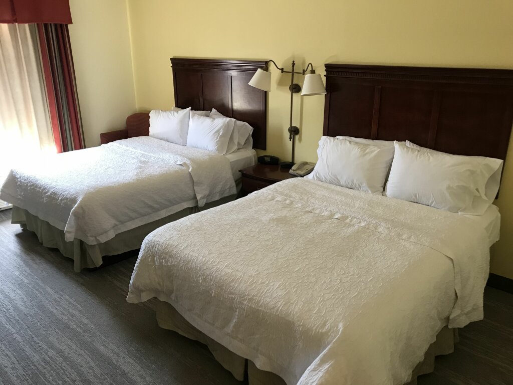 Standard Quadruple room Hampton Inn and Suites of Lamar
