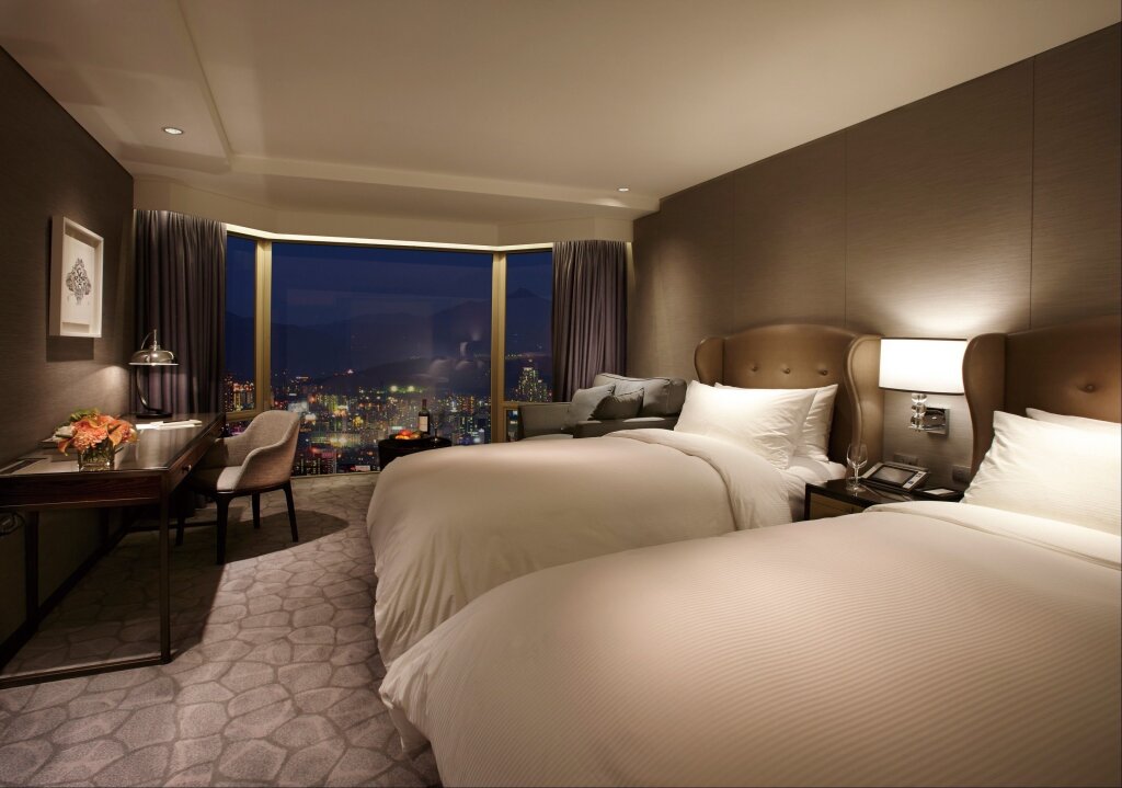 Deluxe room with city view Paradise Hotel Busan