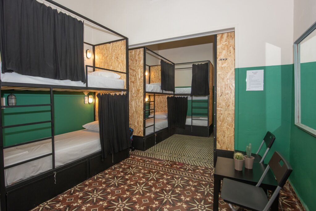 Кровать в общем номере Intra Muros Hostel