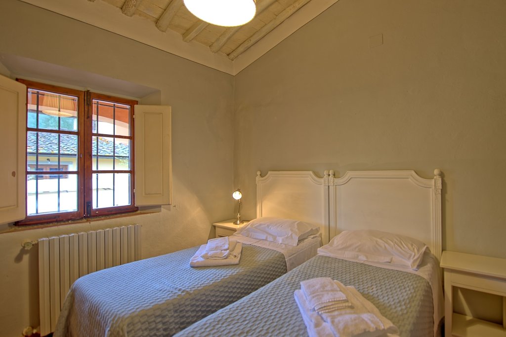 3 Bedrooms Apartment Montegufoni by PosarelliVillas