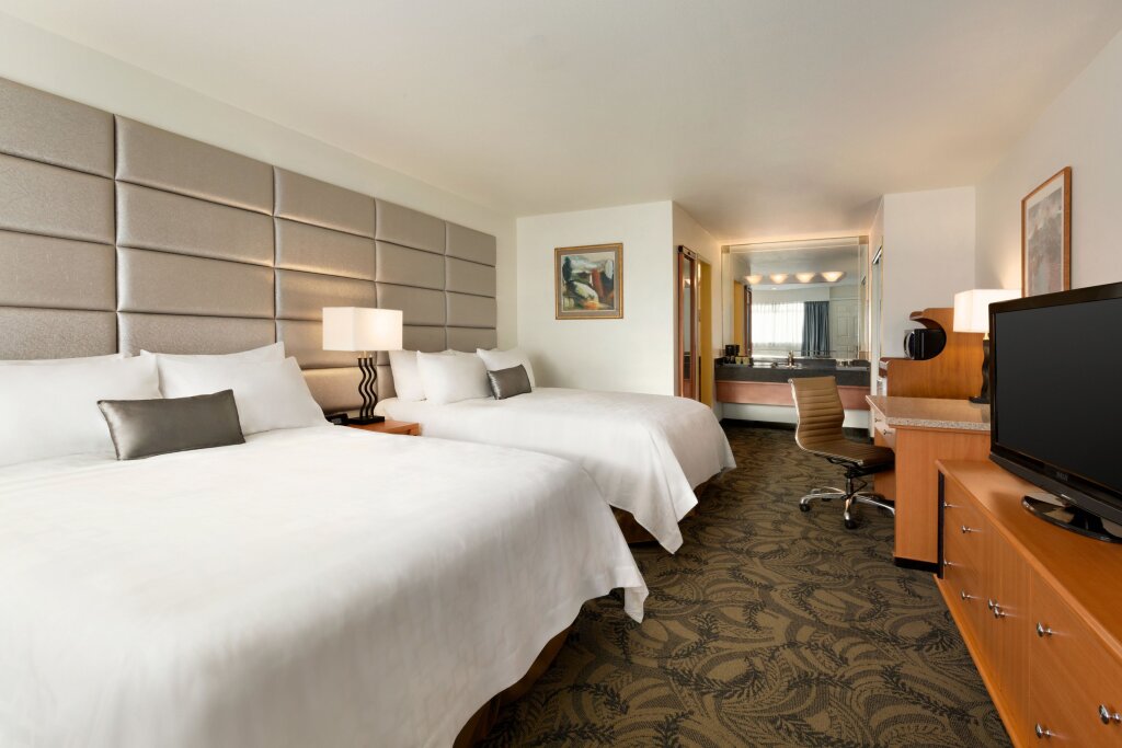 Standard quadruple chambre Poco Inn and Suites Hotel & Conference Centre