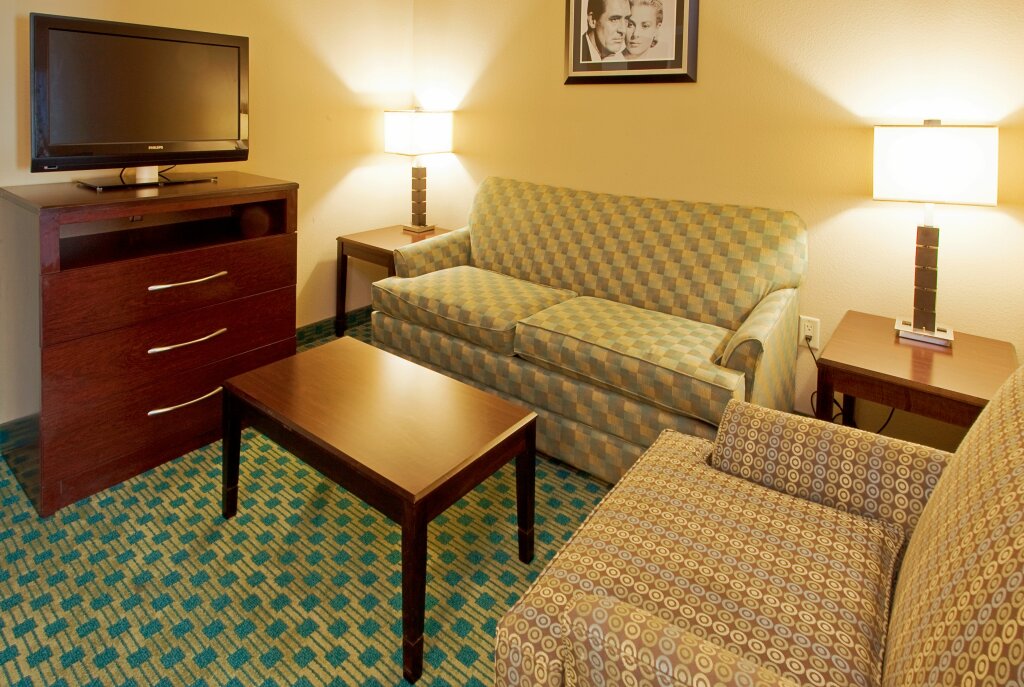 Quadruple suite Holiday Inn Fort Worth North- Fossil Creek, an IHG Hotel