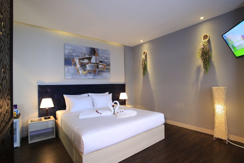 Люкс Luxury Danang Riverside Hotel & Spa