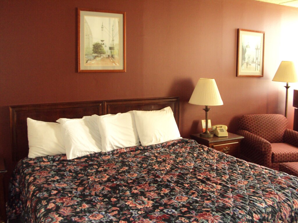 Номер Standard Red Carpet Inn & FantaSuite Hotel