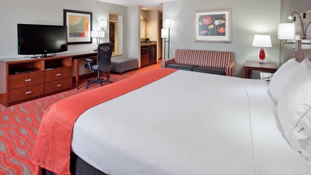 Четырёхместный люкс Holiday Inn Express and Suites Kearney, an IHG Hotel