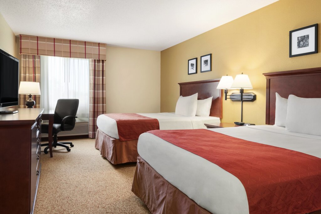 Standard Quadruple room Country Inn & Suites by Radisson, Cedar Rapids Airport, IA