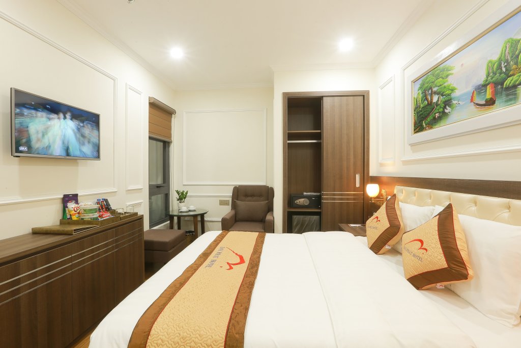 Deluxe Double room Dai Phat Hotel