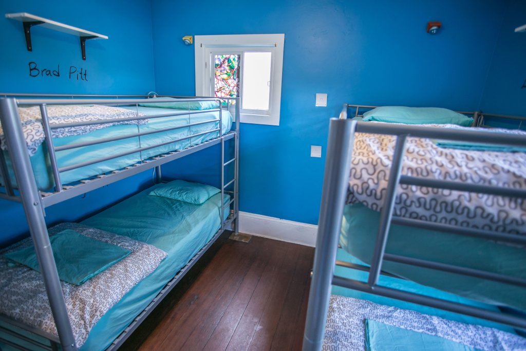Кровать в общем номере ITH Adventure Hostel San Diego
