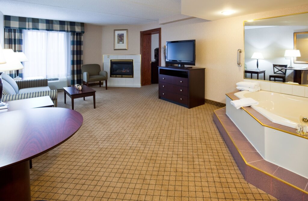 Suite Holiday Inn & Suites Wausau-Rothschild, an IHG Hotel