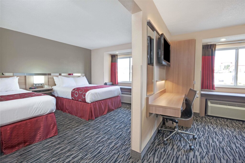 Четырёхместный люкс Microtel Inn & Suites by Wyndham Charleston