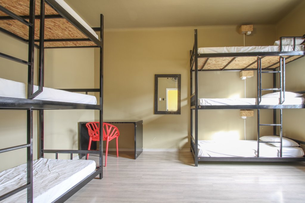 Кровать в общем номере Social Hostel Café e Bar