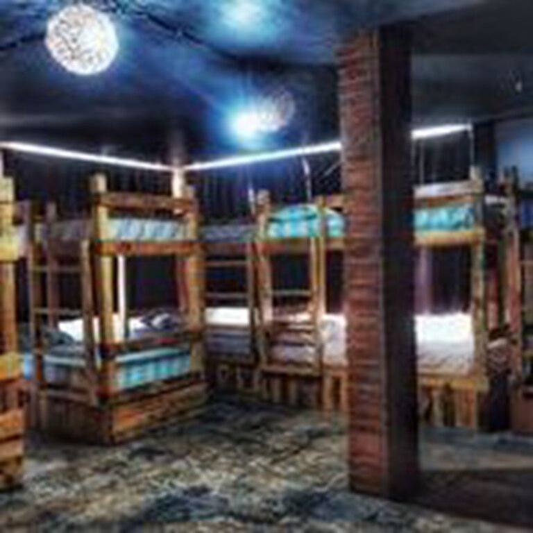 Кровать в общем номере (женский номер) B3 Hostel Playa