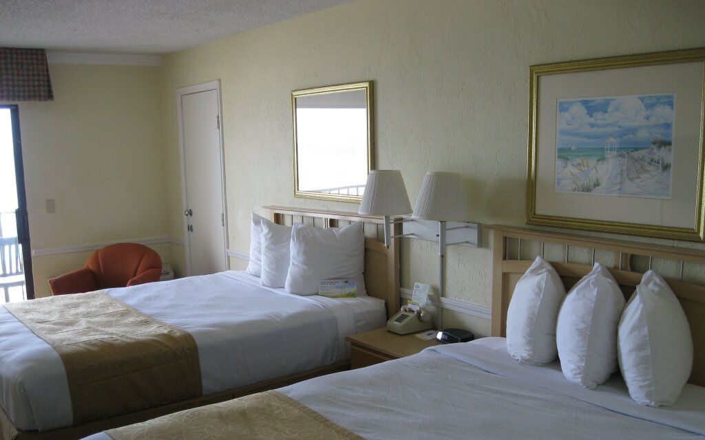 Standard Quadruple room oceanfront Days Inn by Wyndham Daytona Oceanfront