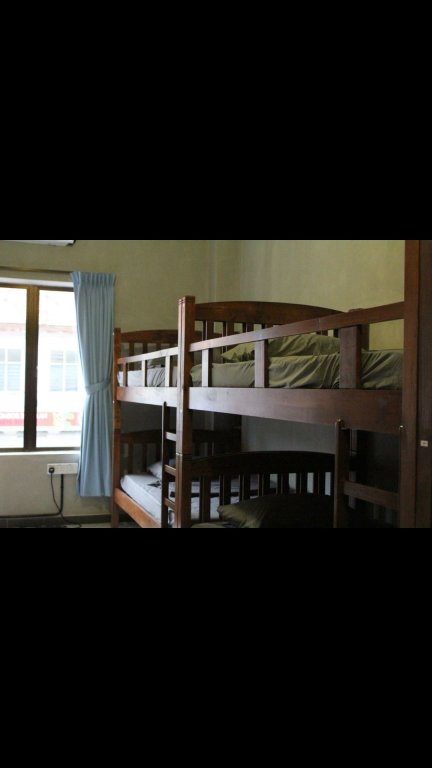 Кровать в общем номере Mari Hostel Ipoh