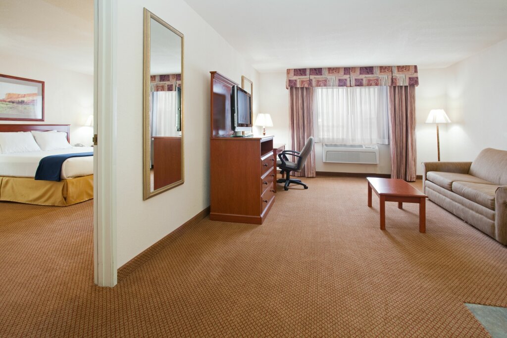 Suite doppia Holiday Inn Express Hotel & Suites Farmington, an IHG Hotel