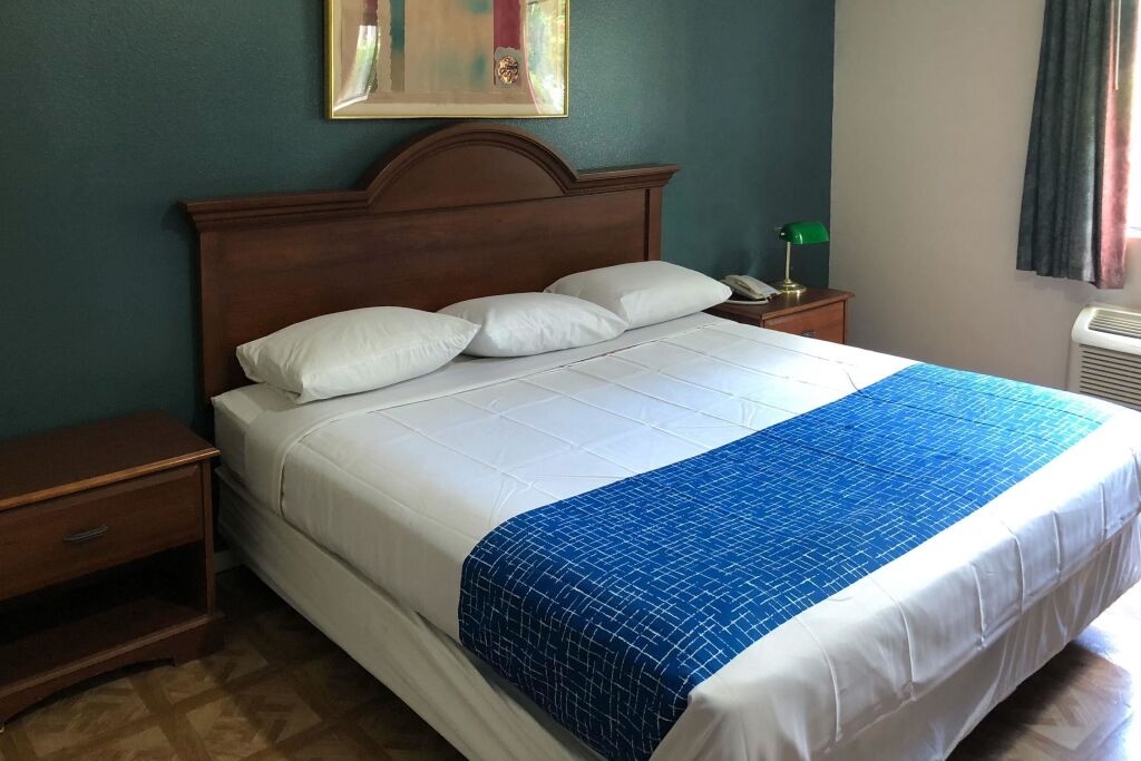 Номер Standard Rodeway Inn & Suites