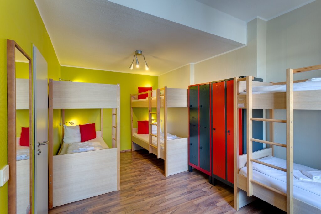 Кровать в общем номере Sonata City Hotel