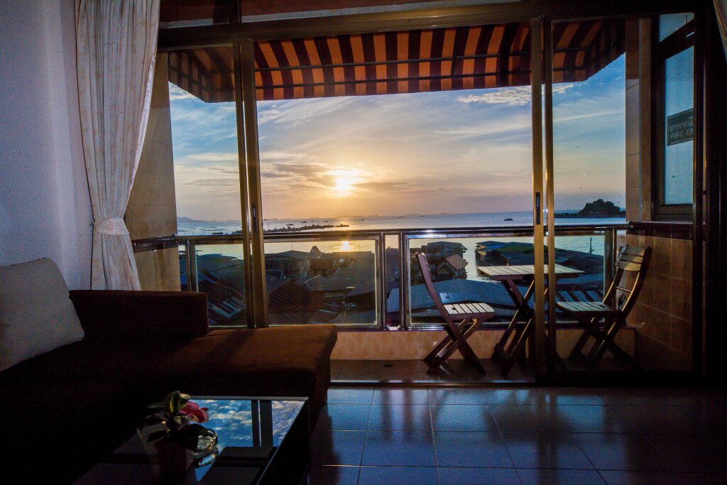 Номер Superior с балконом и с видом на море Seaview Sriracha Hotel