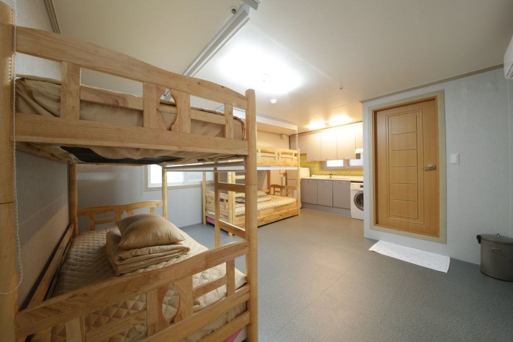 Cama en dormitorio compartido (dormitorio compartido masculino) Hostel Mihojae Busan