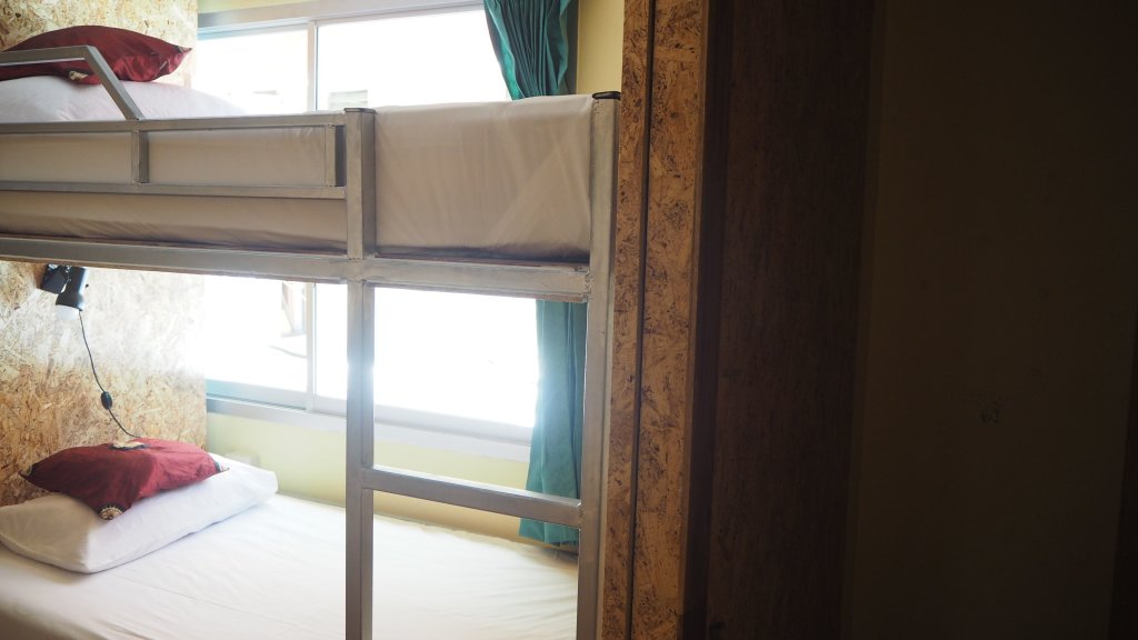 Кровать в общем номере Chaokoh Dorm Room