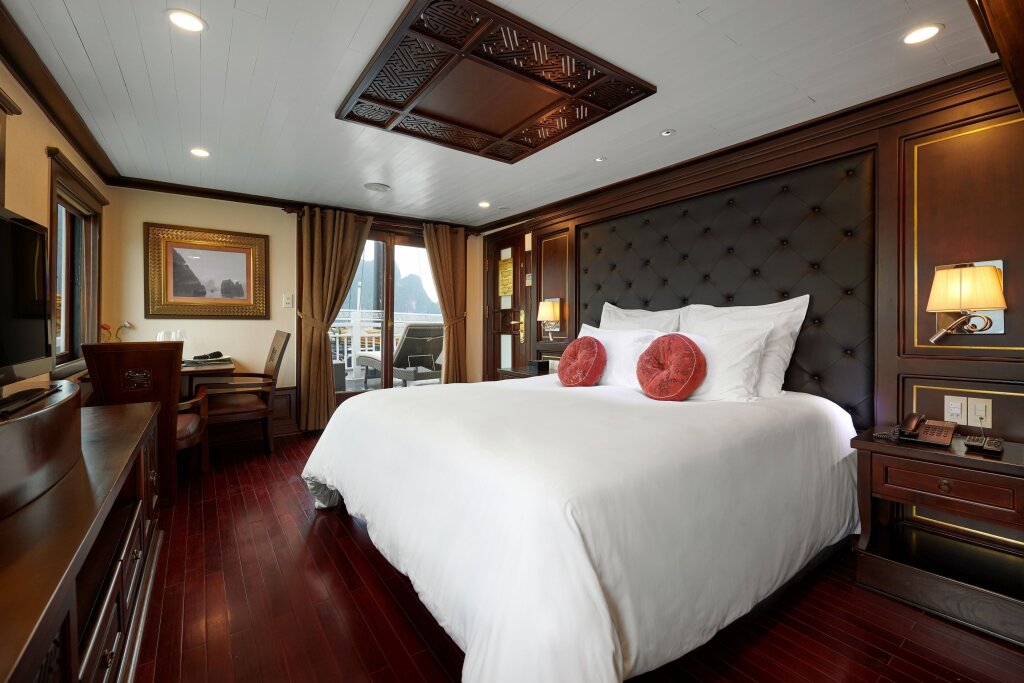 Premium Double Suite with bay view Paradise Peak Cruise