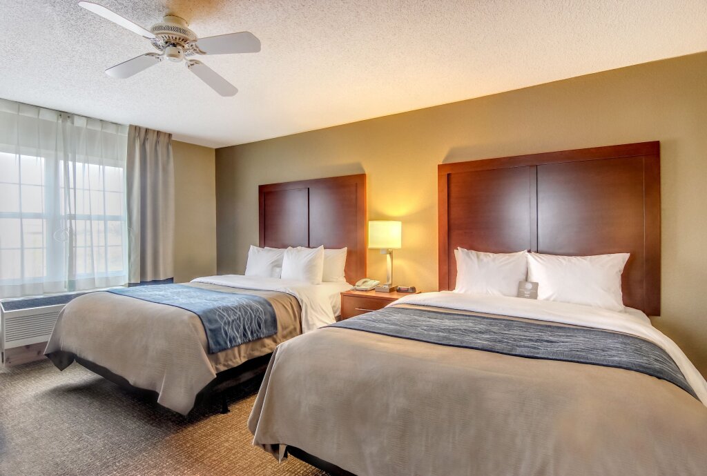 Четырёхместный номер Standard Comfort Inn & Suites Grafton-Cedarburg