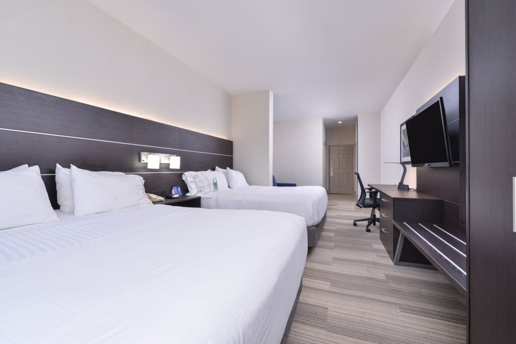 Standard room Holiday Inn Express Mystic, an IHG Hotel