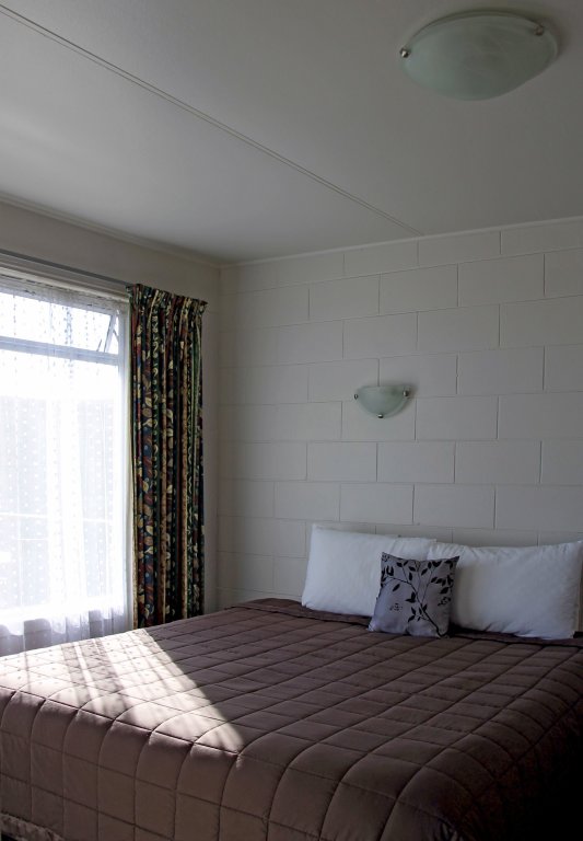 Люкс с 2 комнатами с видом на озеро Acacia Lake View Motel