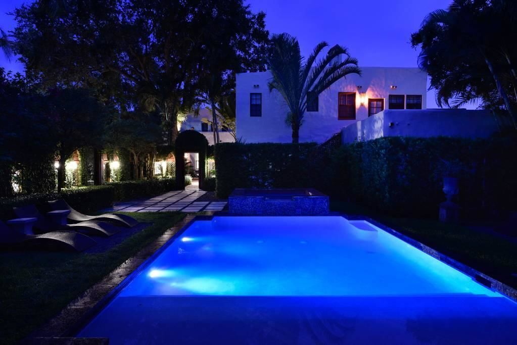 Historic Gated 6BD/4.5BA Villa W/Pool In Coconut Grove - Sleeps 12 - R ...