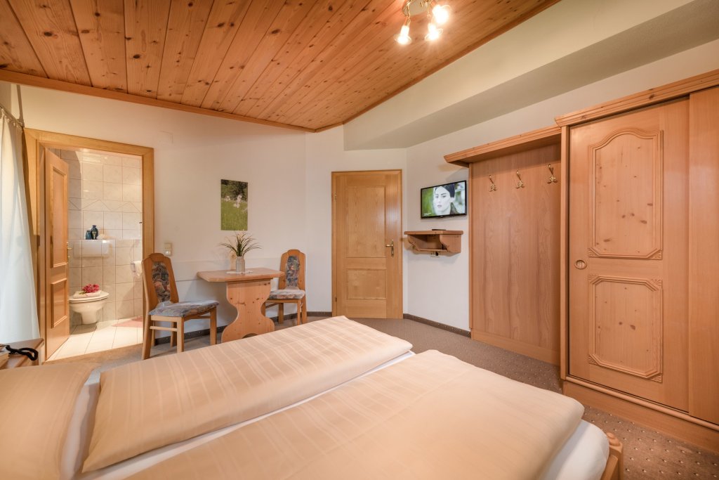 Standard Zimmer Gästehaus Gratz - inklusive Eintritt in die Alpentherme