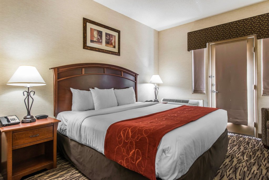 Suite Comfort Suites Golden West on Evergreen Parkway
