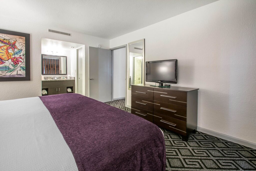 2 Bedrooms Standard Suite Bluegreen Vacations Solara Surfside,Ascend Resort Collection