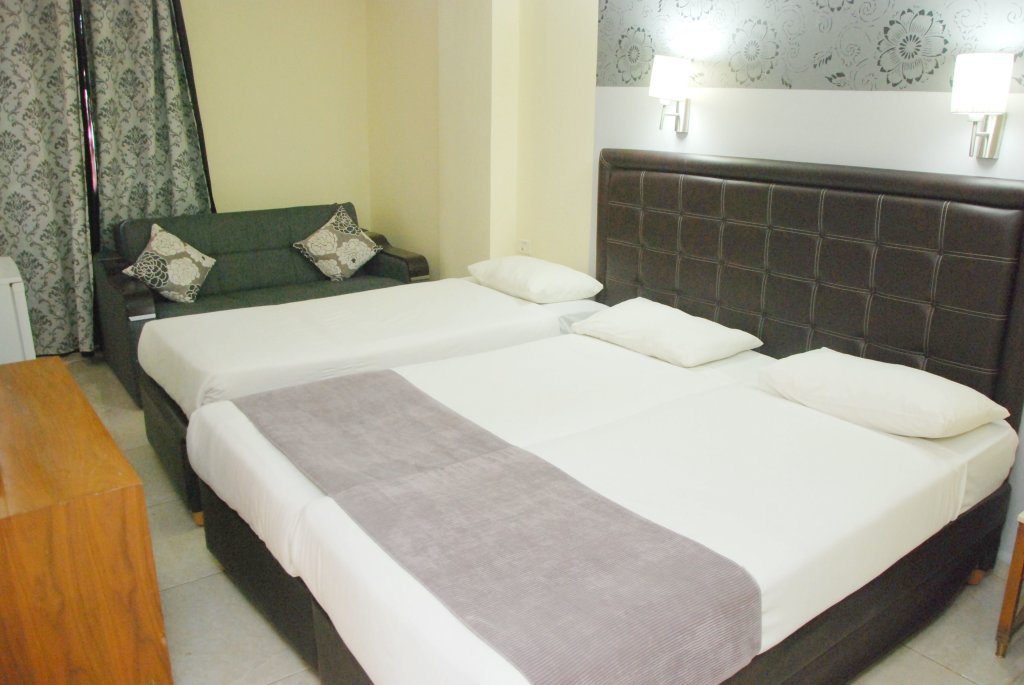 Standard Quadruple room Red Sea Hotel