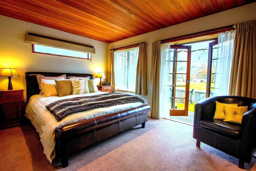Standard room Glenorchy Lake House