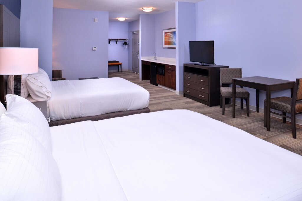 Standard Quadruple room Holiday Inn Express & Suites Loma Linda- San Bernardino S, an IHG Hotel
